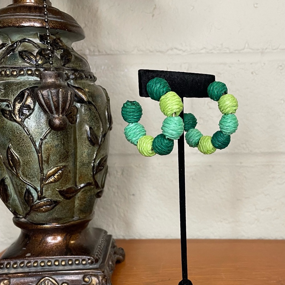 🆕 Boho Colorblock Raffia Wrapped Ball Hoop Earrings💚 - Picture 3 of 10